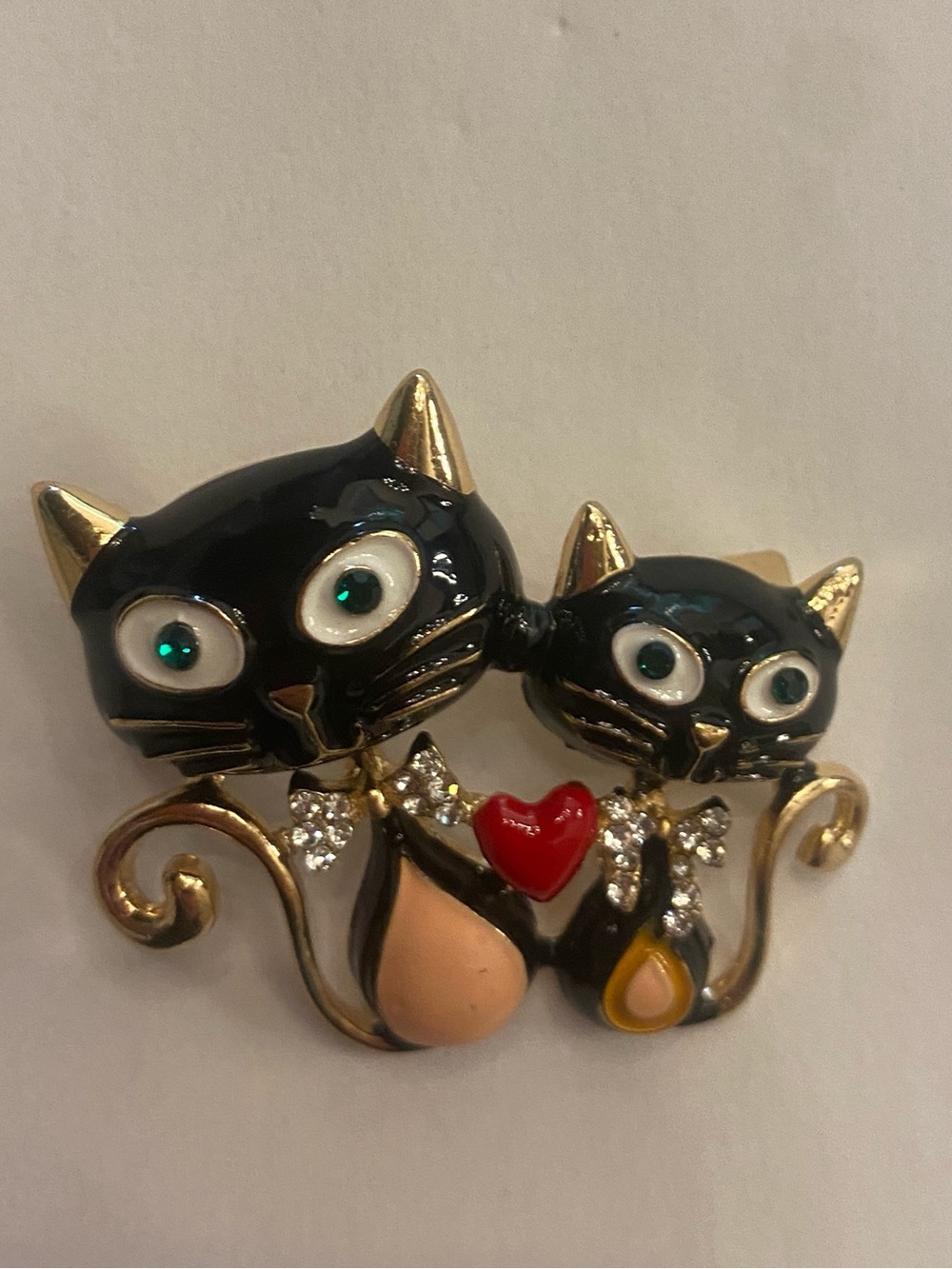 Cat Love Crystal Black Brooch Pin Red Heart Green Eyes